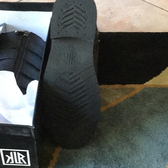 Signature red stitch boots - Picture 4 of 4